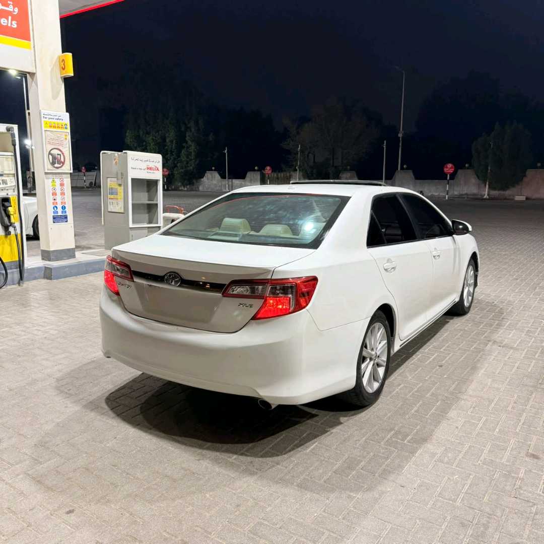 Car Image 2014 TOYOTA CAMRY XLE