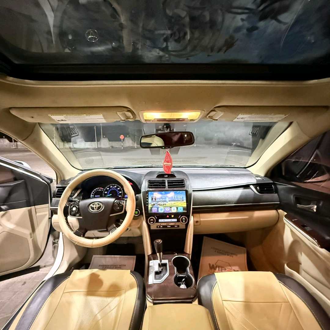 Car Image 2014 TOYOTA CAMRY XLE