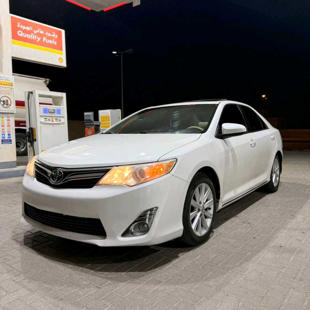 Car Image 2014 TOYOTA CAMRY XLE