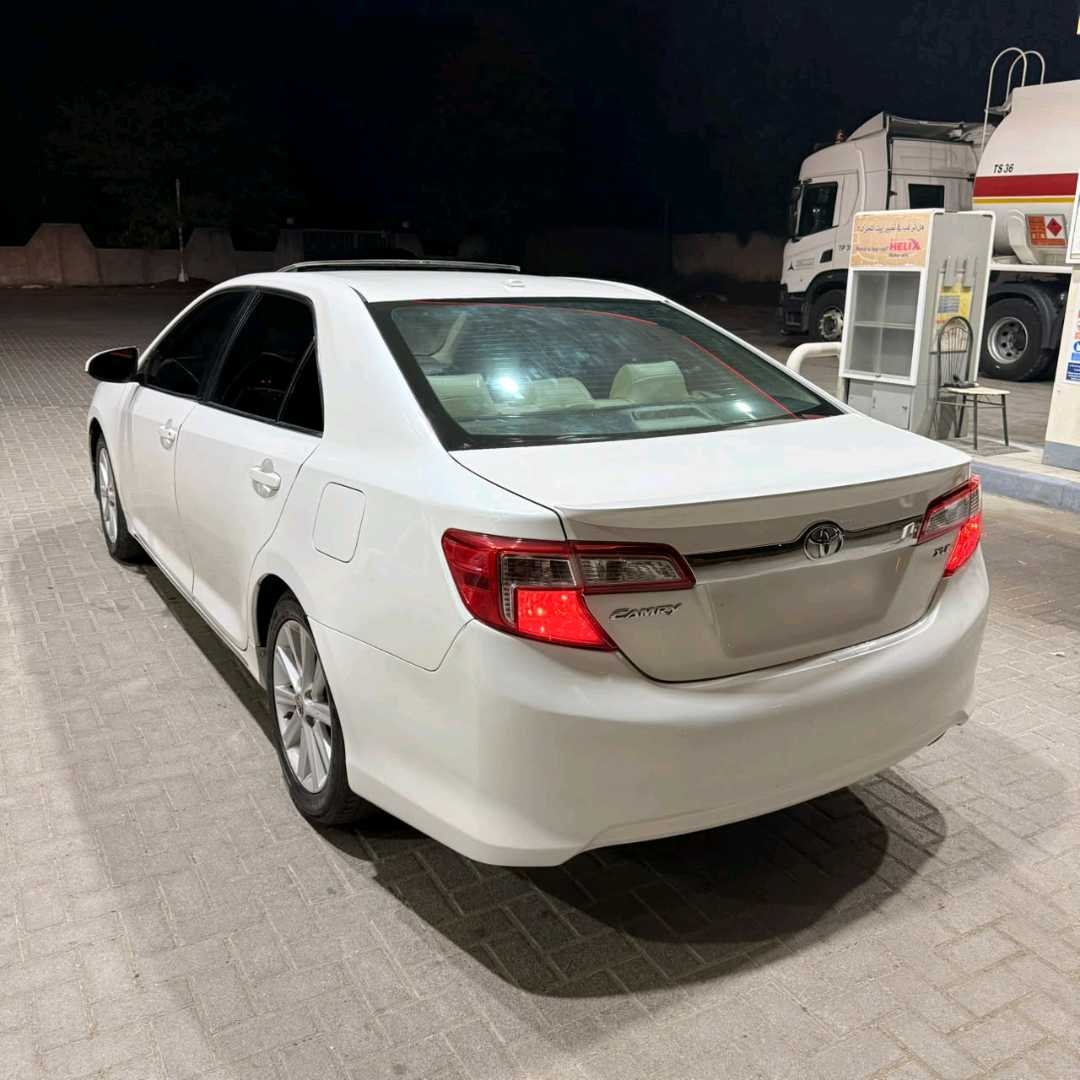 Car Image 2014 TOYOTA CAMRY XLE