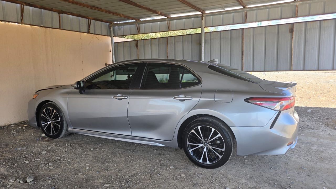 Car Image 2019 TOYOTA CAMRY SE