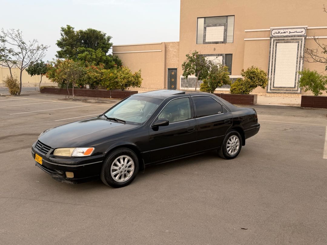 Car Image 1999 TOYOTA CAMRY SE