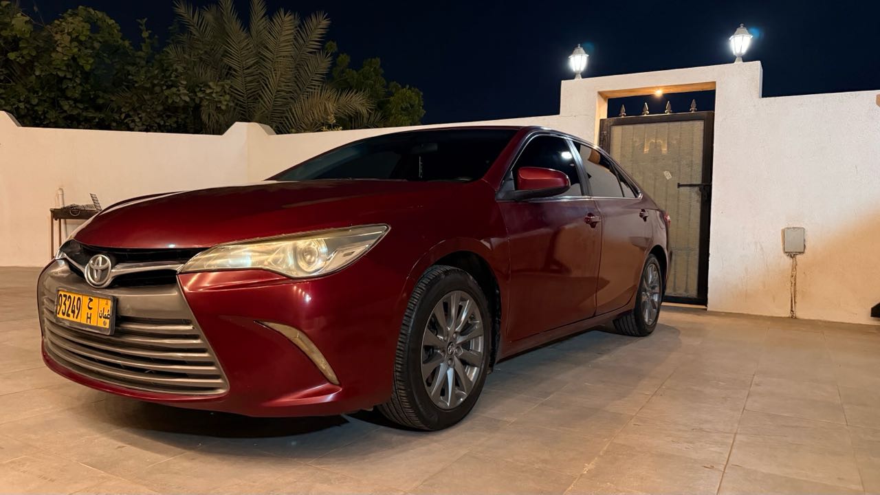 Car Image 2016 TOYOTA CAMRY LE