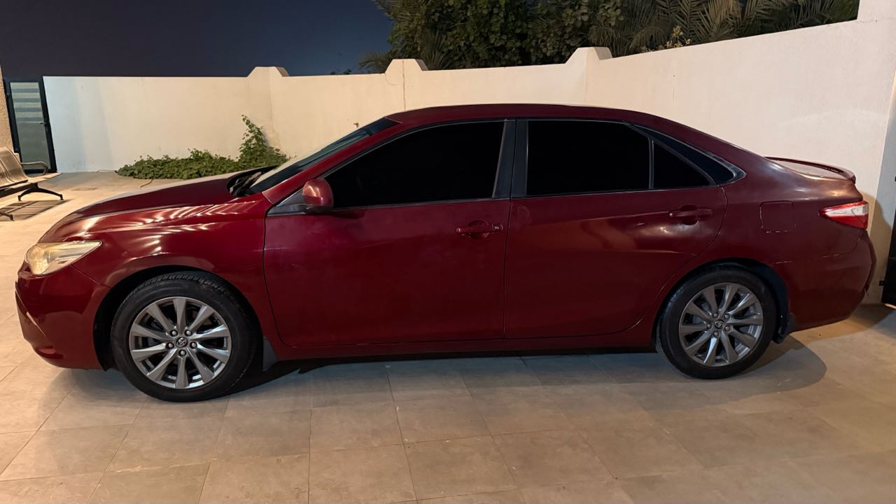 Car Image 2016 TOYOTA CAMRY LE