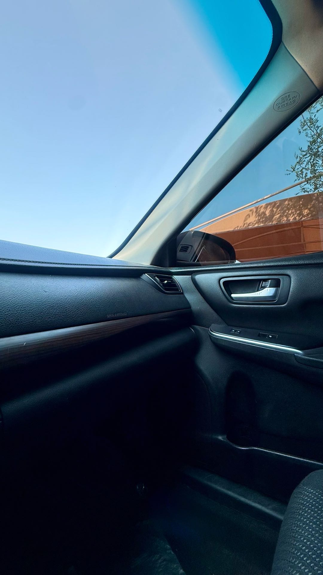Car Image 2016 TOYOTA CAMRY LE