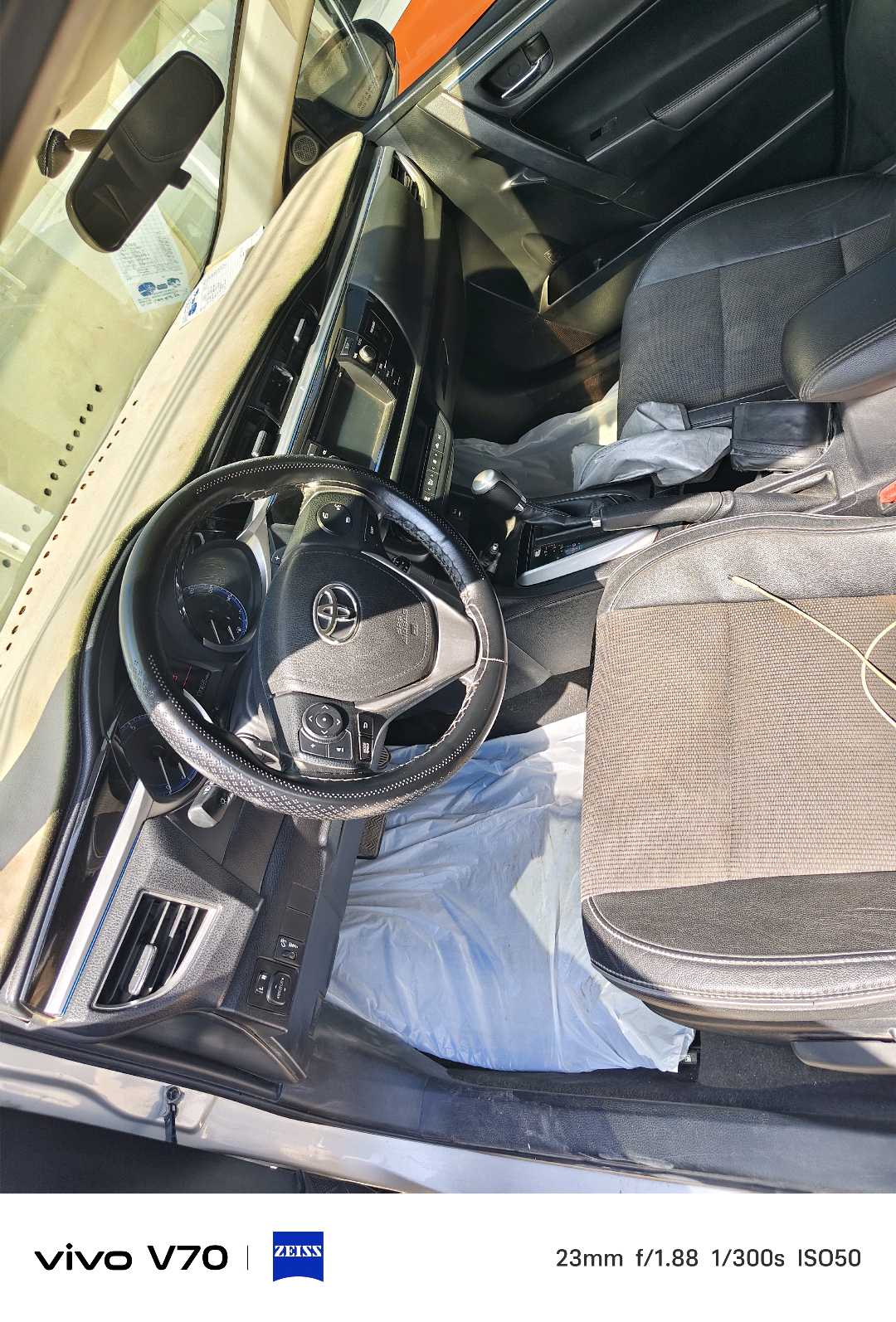 Car Image 2015 TOYOTA COROLLA S