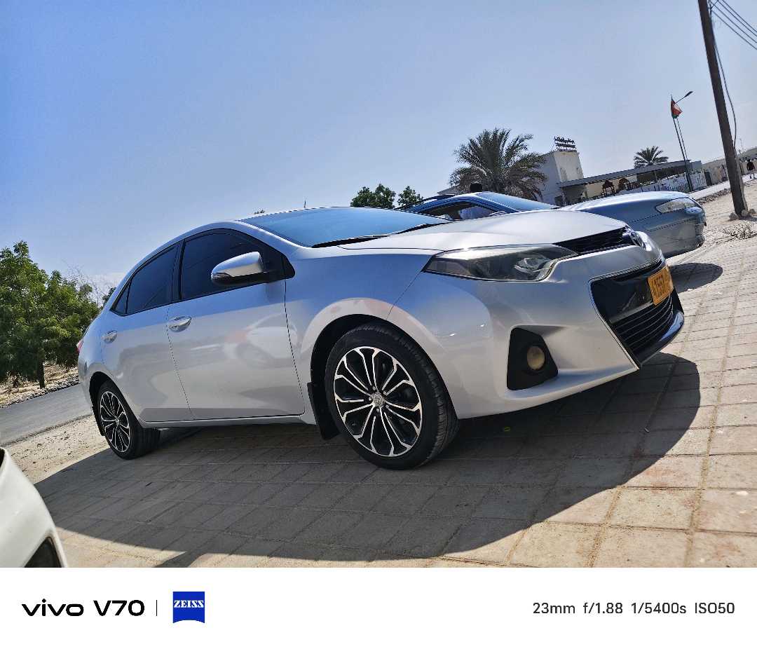 Car Image 2015 TOYOTA COROLLA S