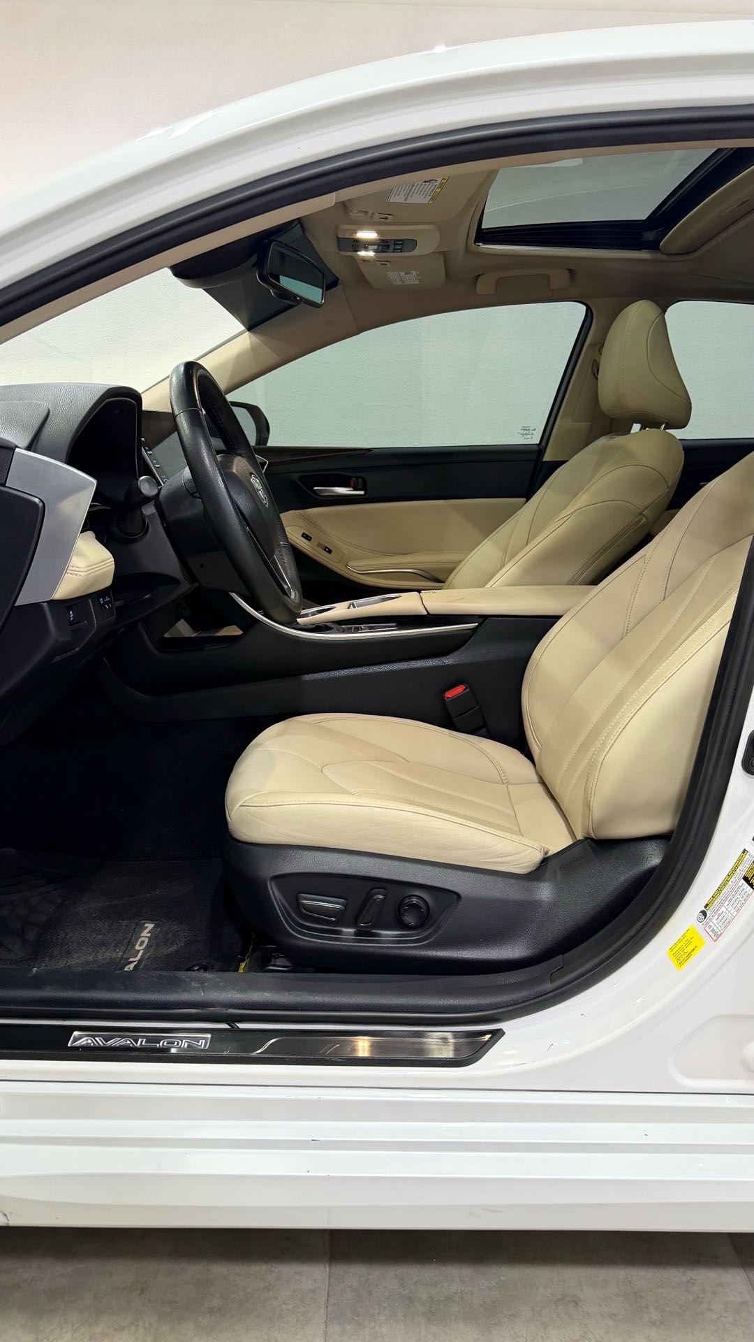 Car Image 2022 TOYOTA AVALON XSE