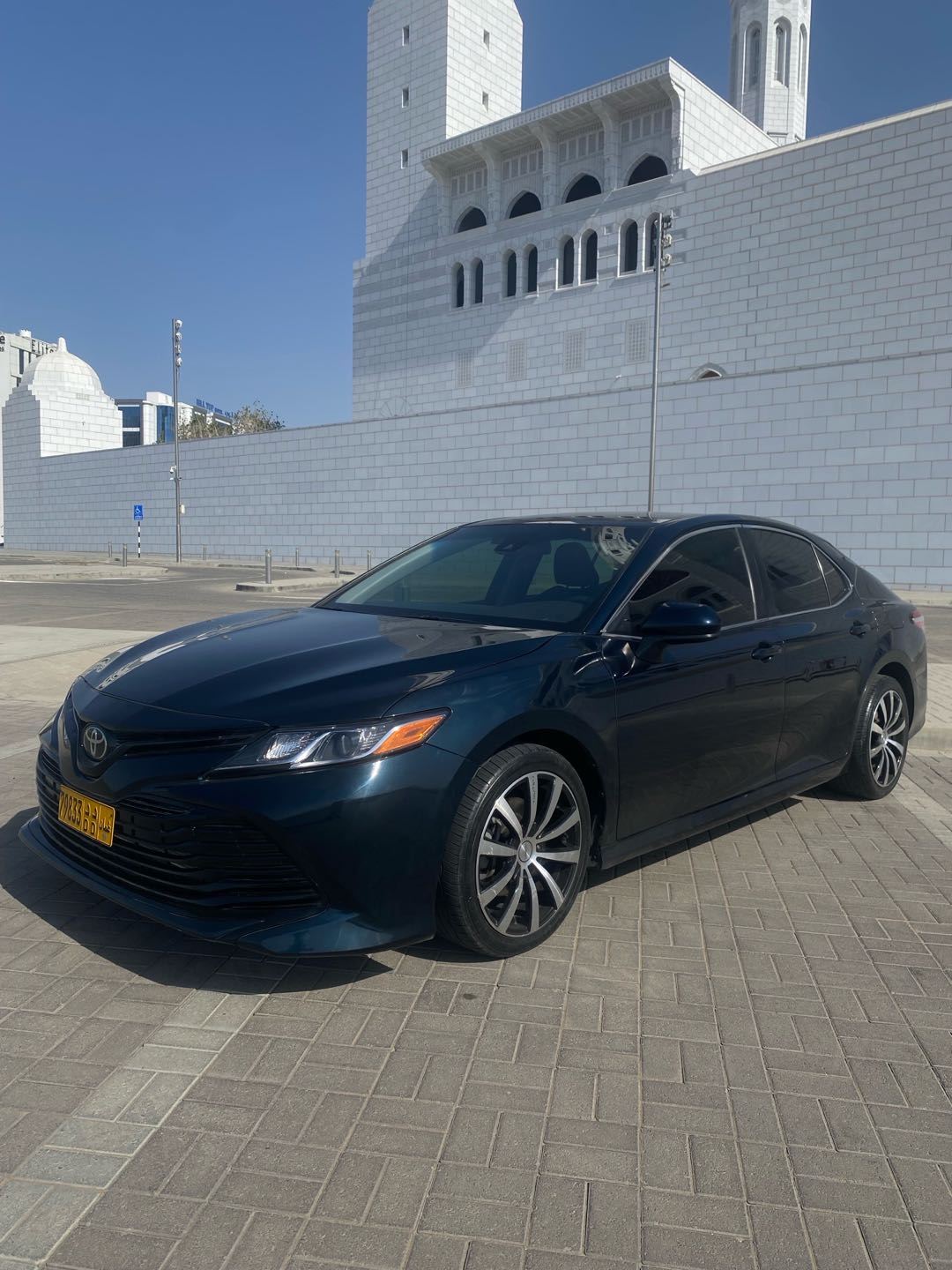 Car Image 2018 TOYOTA CAMRY LE