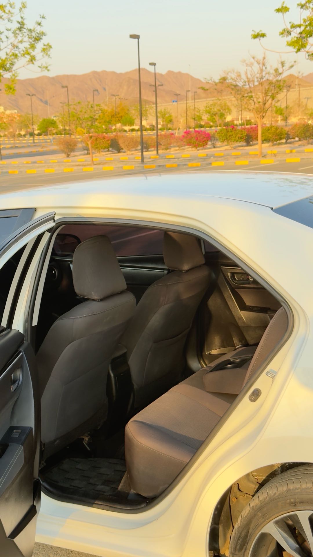Car Image 2017 TOYOTA COROLLA L