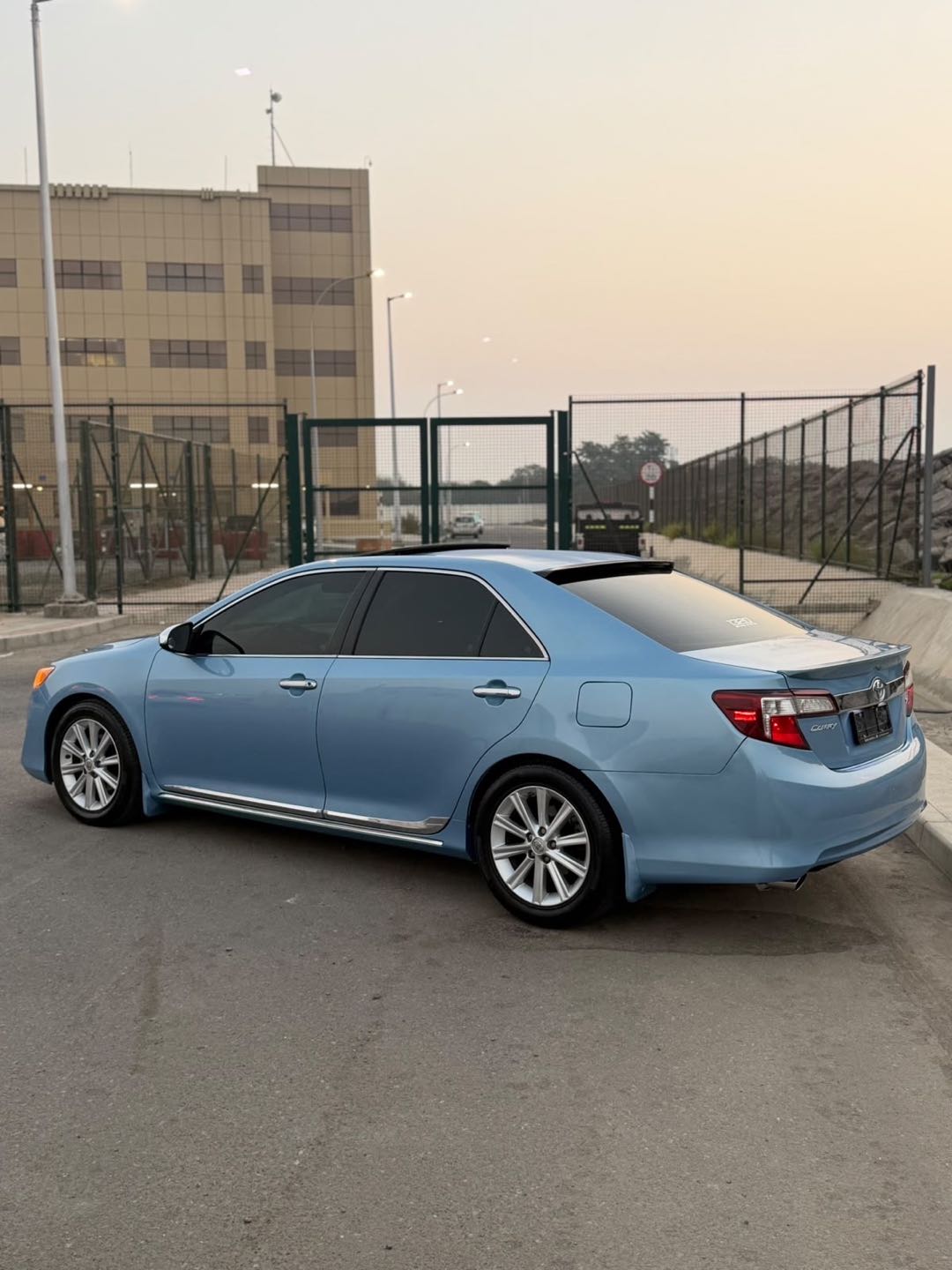 Car Image 2014 TOYOTA CAMRY XLE