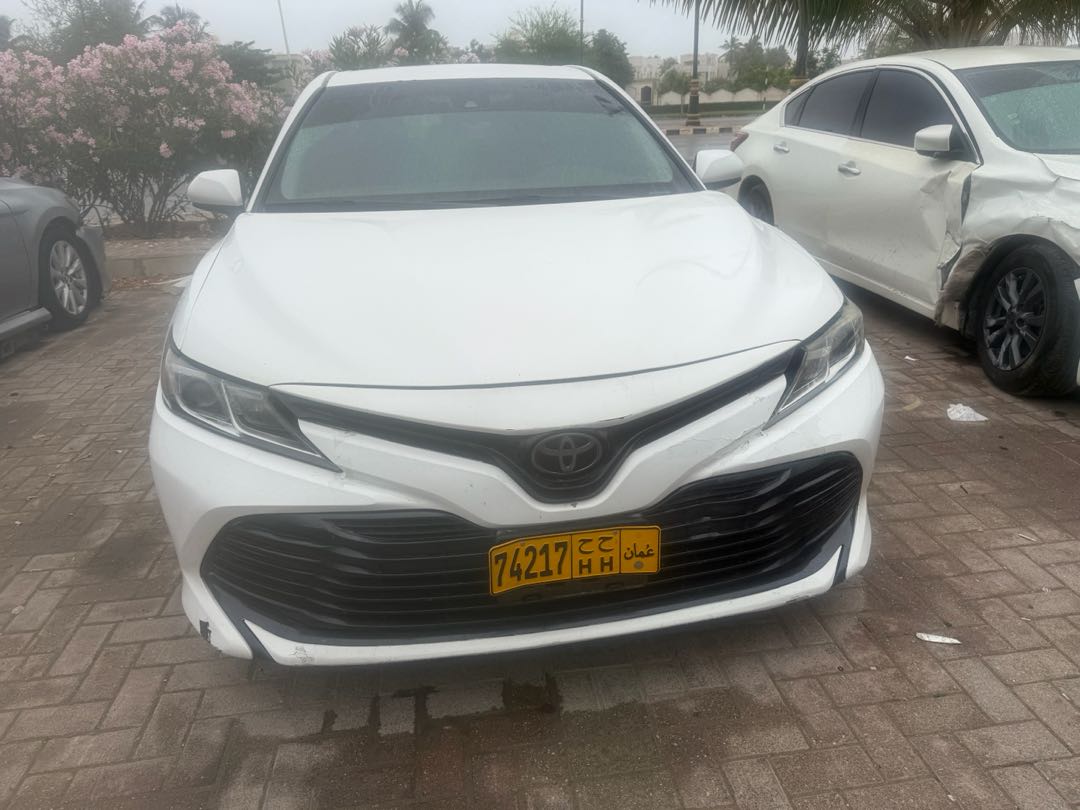 Car Image 2018 TOYOTA CAMRY LE