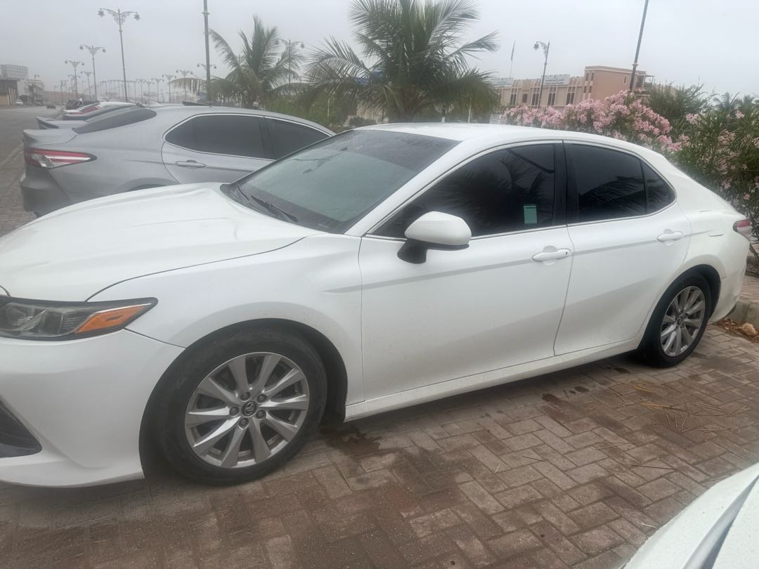 Car Image 2018 TOYOTA CAMRY LE
