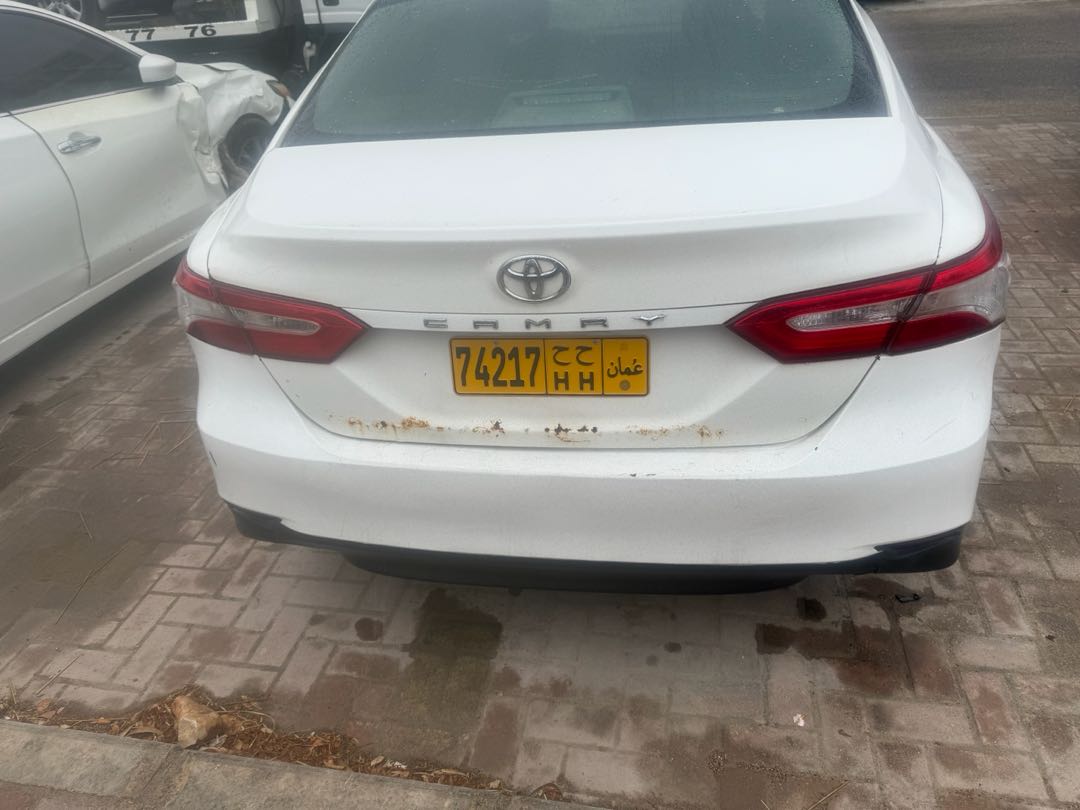 Car Image 2018 TOYOTA CAMRY LE