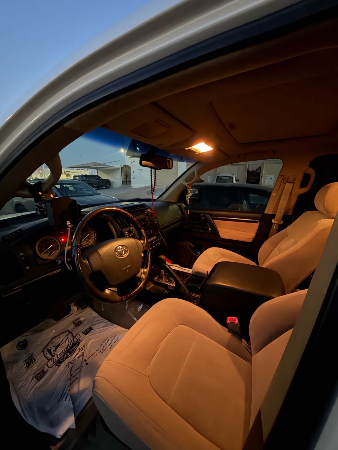 Car Image 2008 TOYOTA LAND CRUISER GX