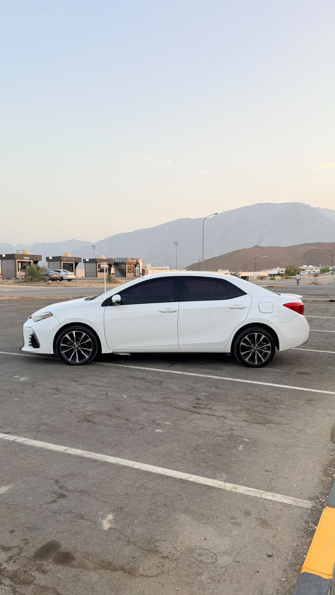 Car Image 2017 TOYOTA COROLLA SE Plus