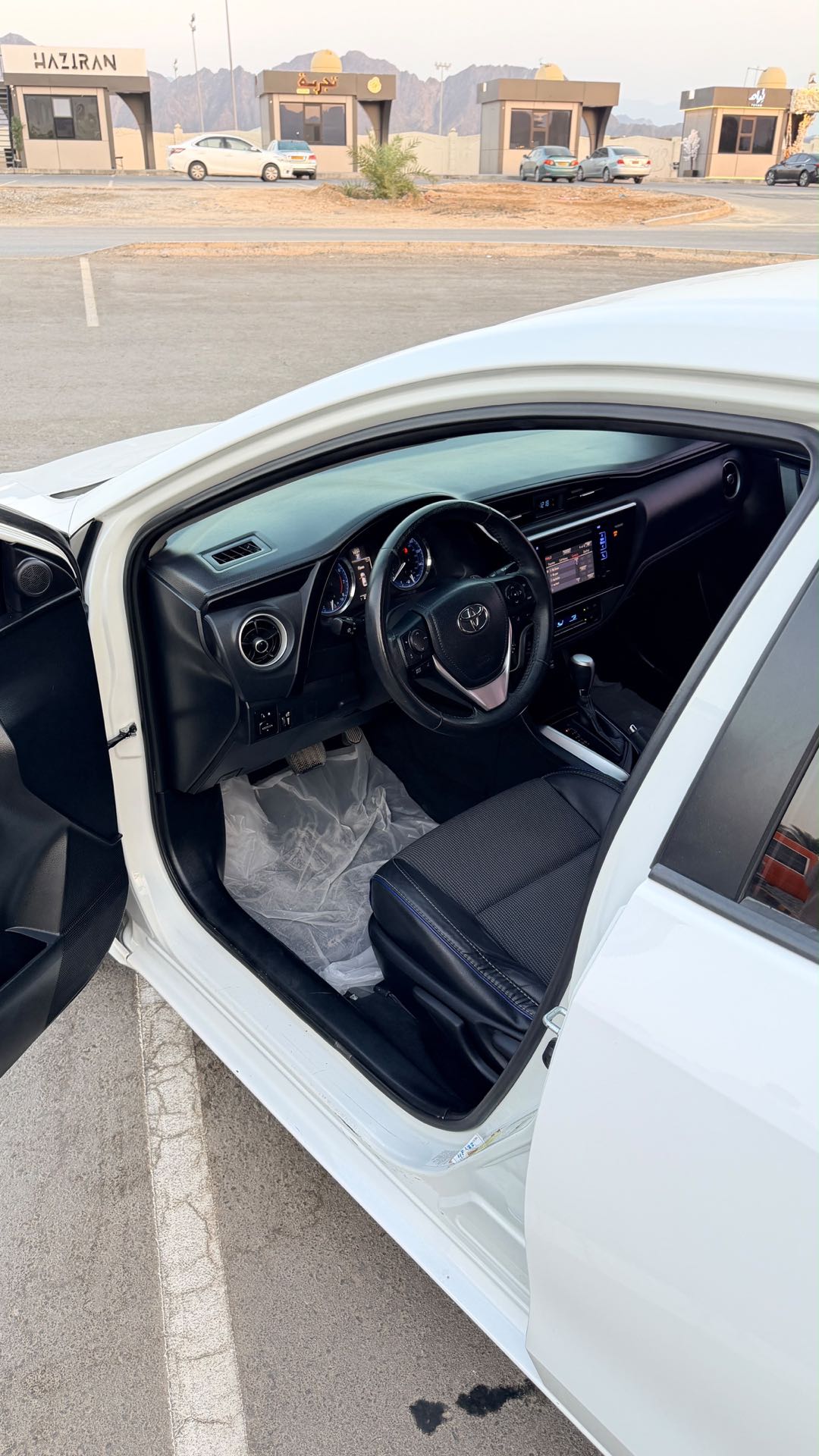 Car Image 2017 TOYOTA COROLLA SE Plus
