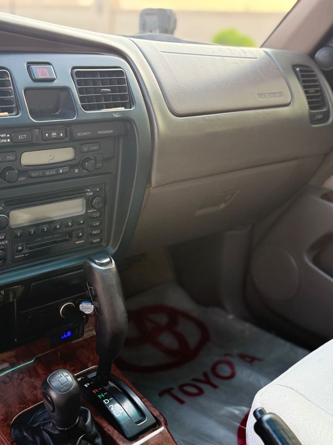 Car Image 2000 TOYOTA 4RUNNER 