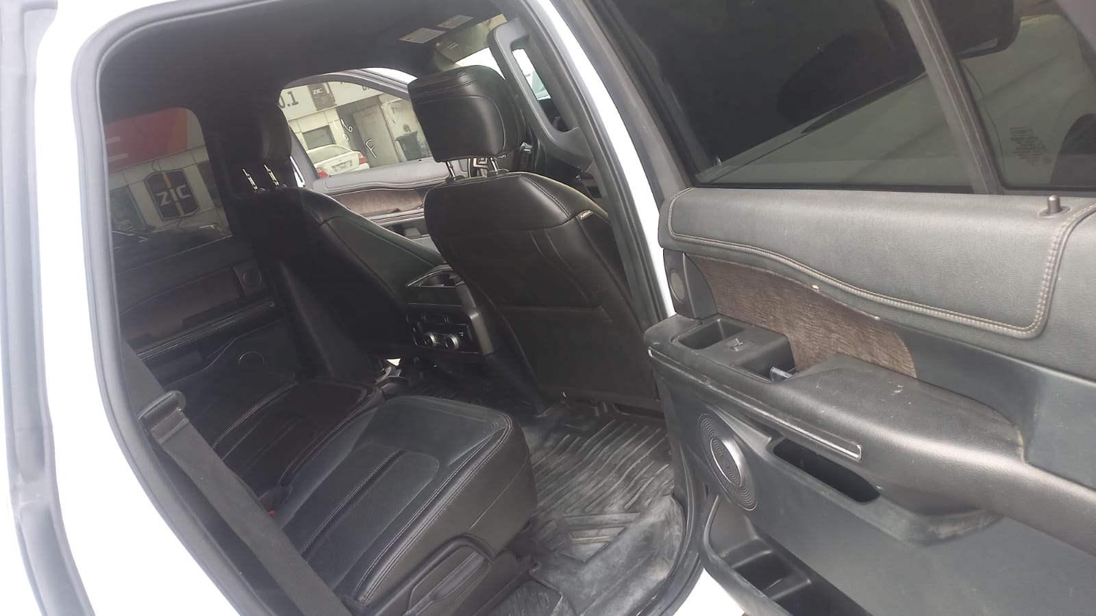 Car Image 2020 FORD EXPEDITION Limited