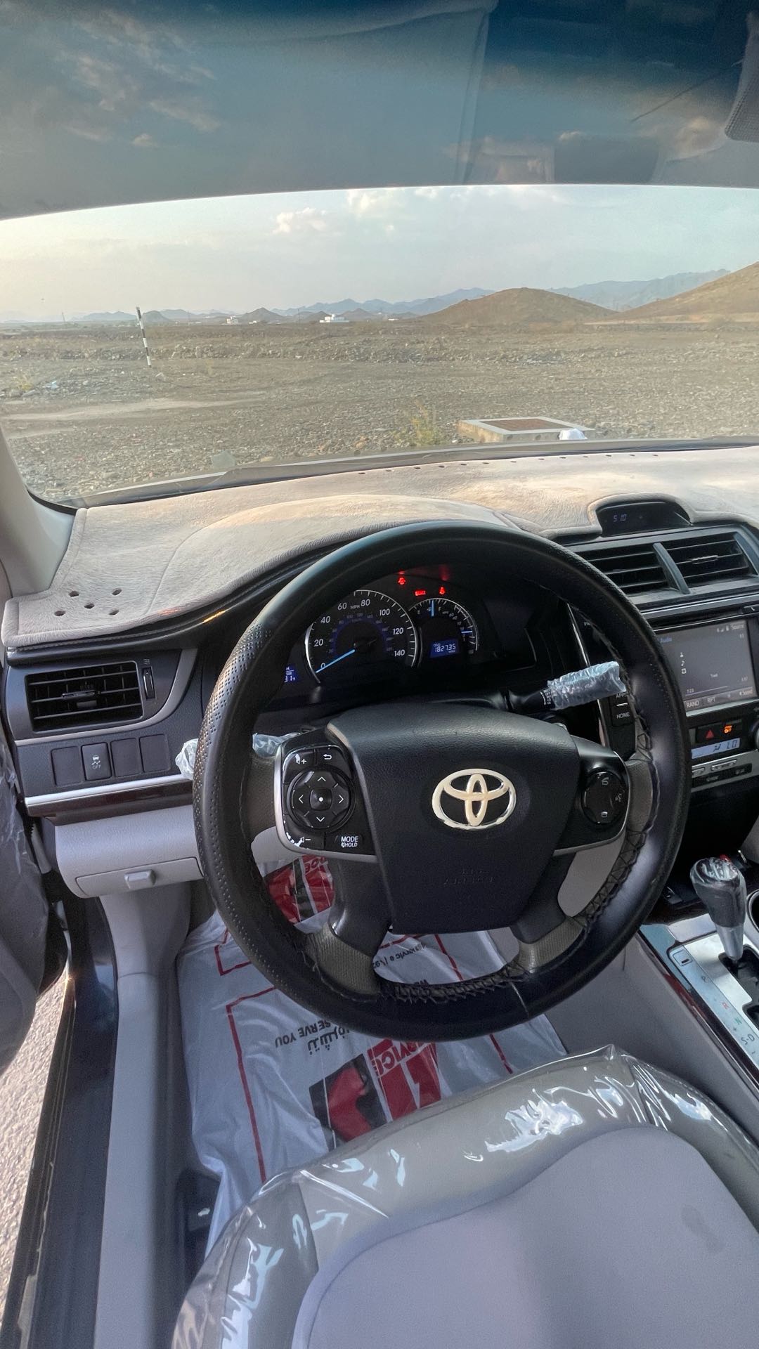 Car Image 2014 TOYOTA CAMRY XLE