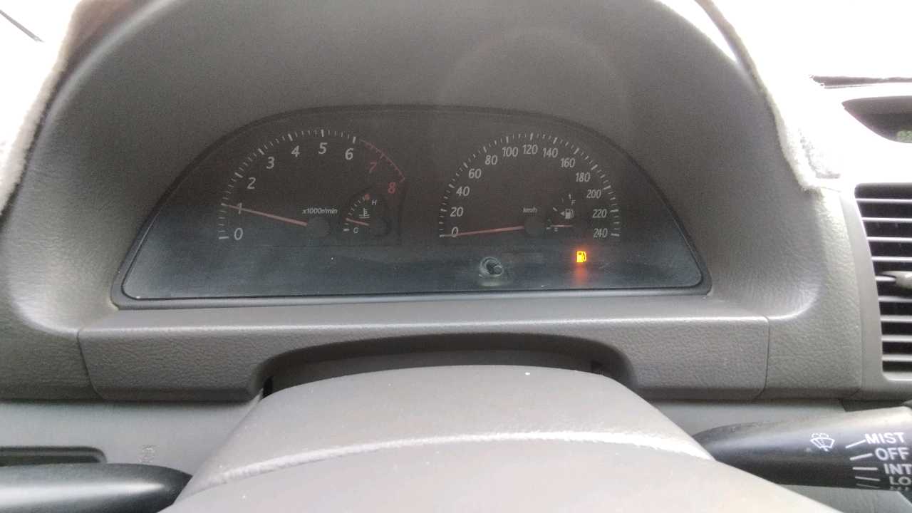 Car Image 2005 TOYOTA CAMRY SE