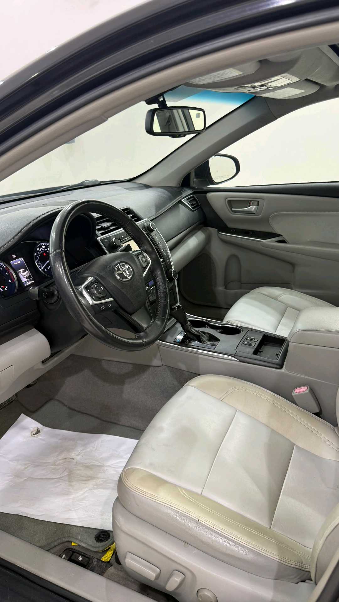 Car Image 2017 TOYOTA CAMRY XLE