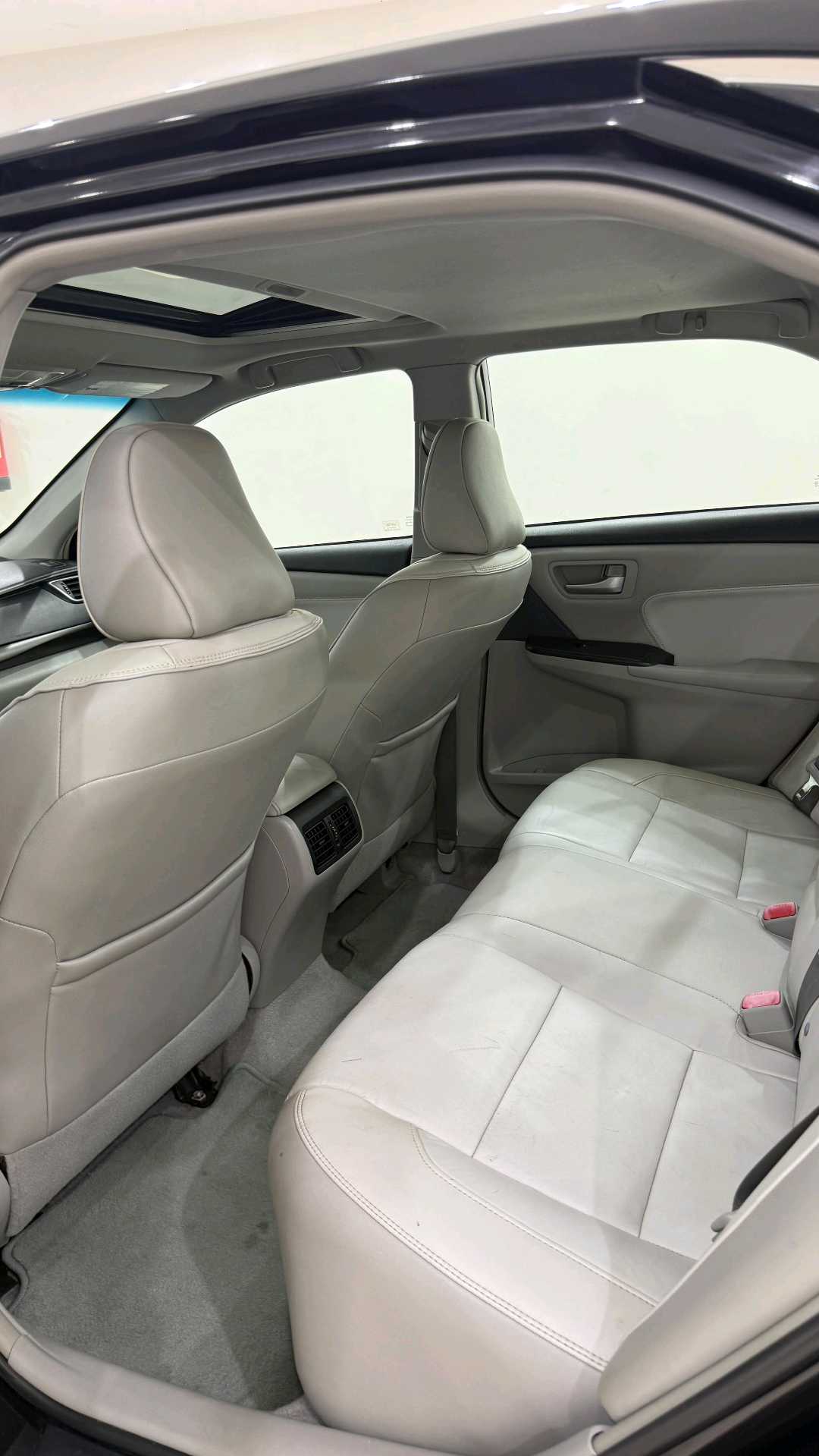 Car Image 2017 TOYOTA CAMRY XLE