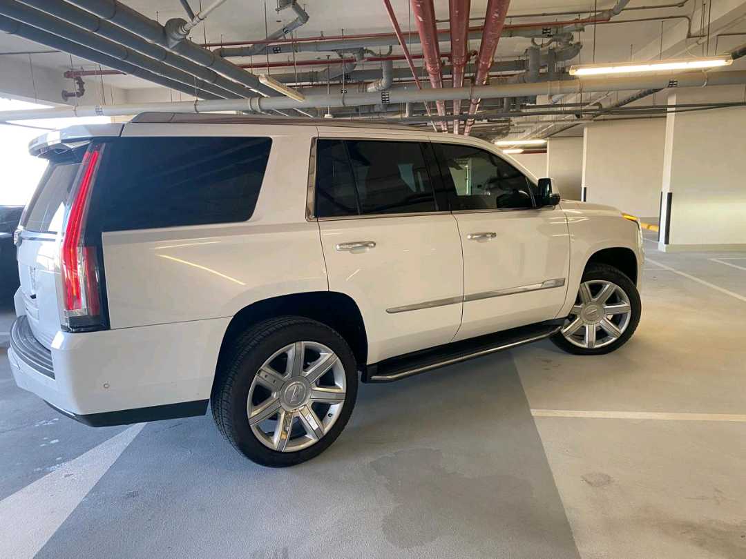 Car Image 2017 CADILLAC ESCALADE Base