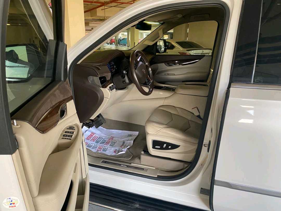 Car Image 2017 CADILLAC ESCALADE Base