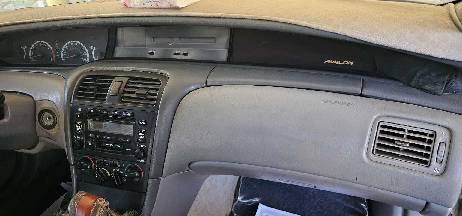 Car Image 2000 TOYOTA AVALON XL