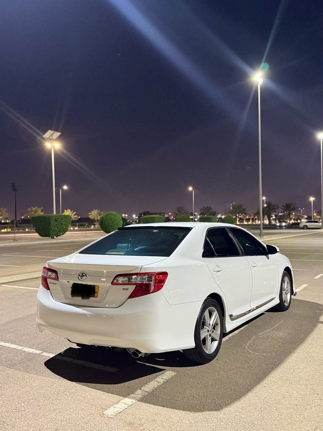 Car Image 2014 TOYOTA CAMRY SE