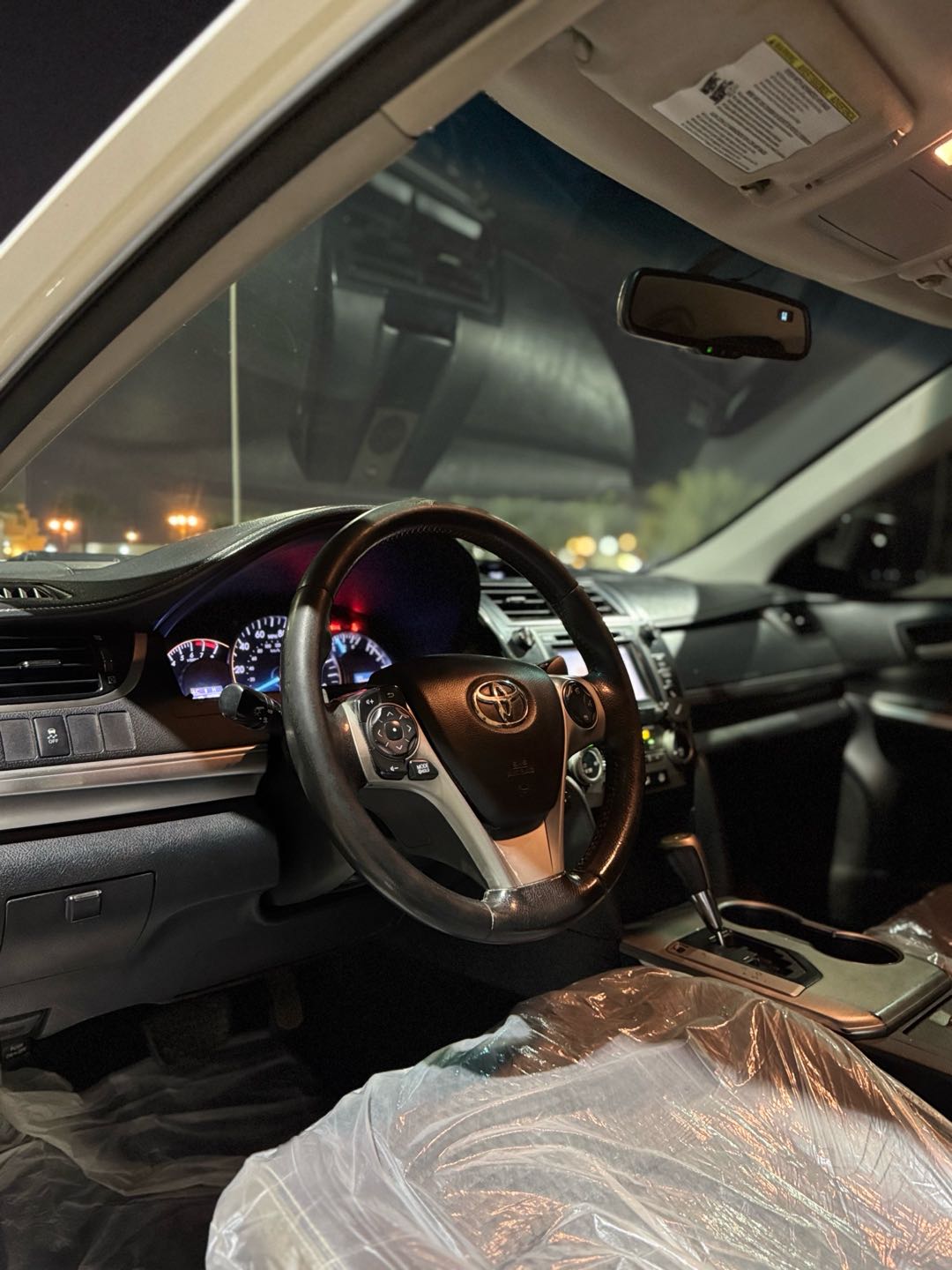 Car Image 2014 TOYOTA CAMRY SE