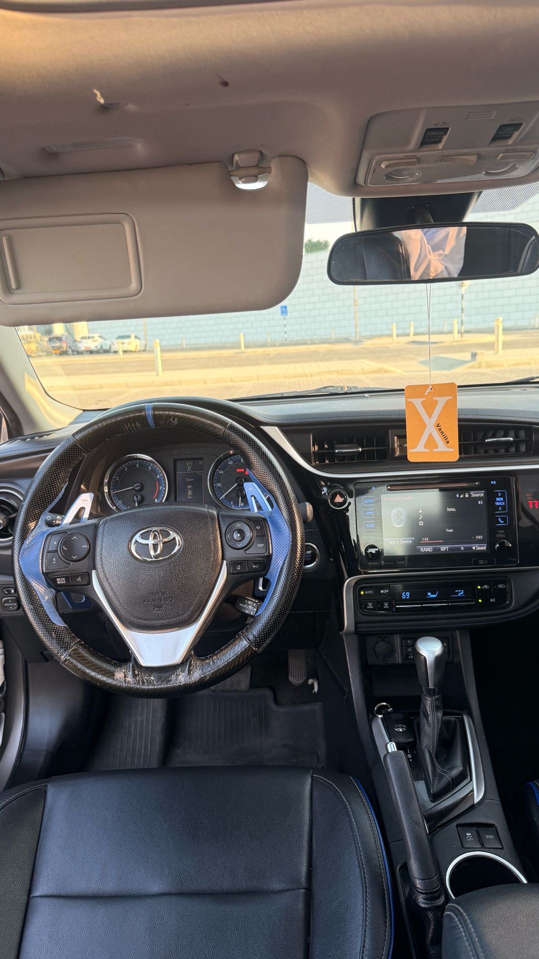Car Image 2018 TOYOTA COROLLA XSE