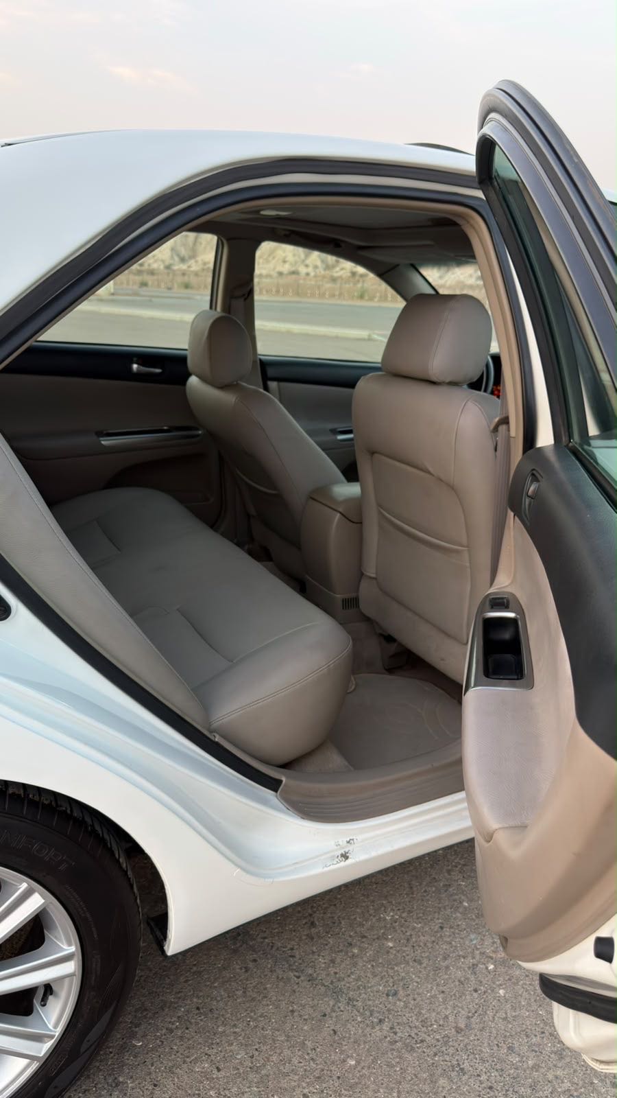 Car Image 2005 TOYOTA CAMRY SE