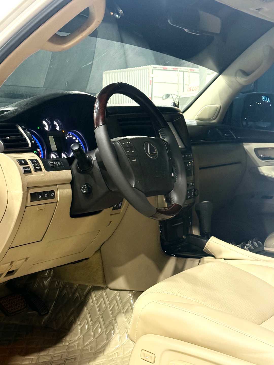 Car Image 2009 LEXUS LX 570 Luxury