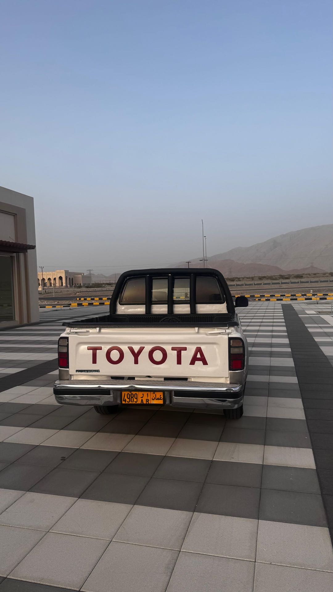 Car Image 2005 TOYOTA HILUX 2.7