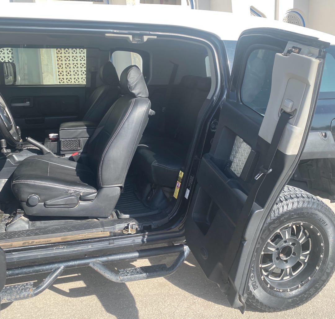 Car Image 2011 TOYOTA FJ CRUISER 