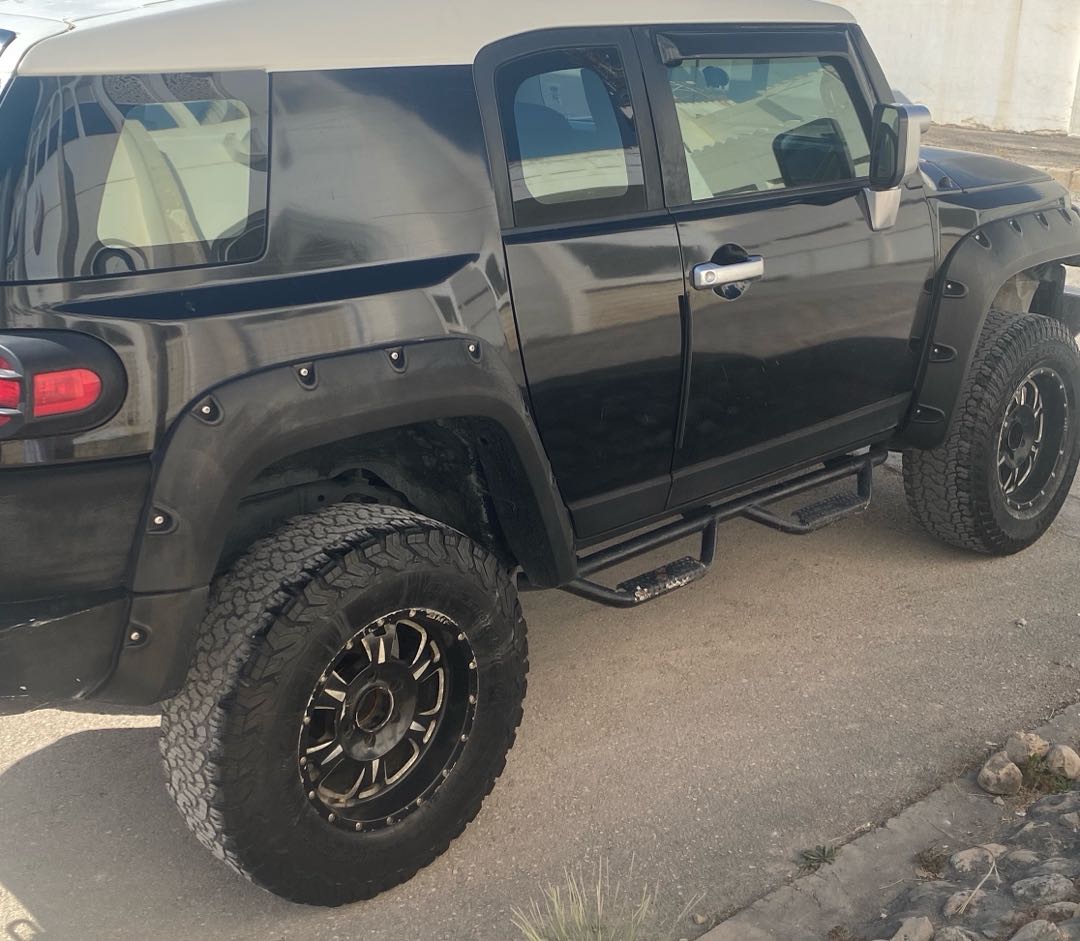 Car Image 2011 TOYOTA FJ CRUISER 