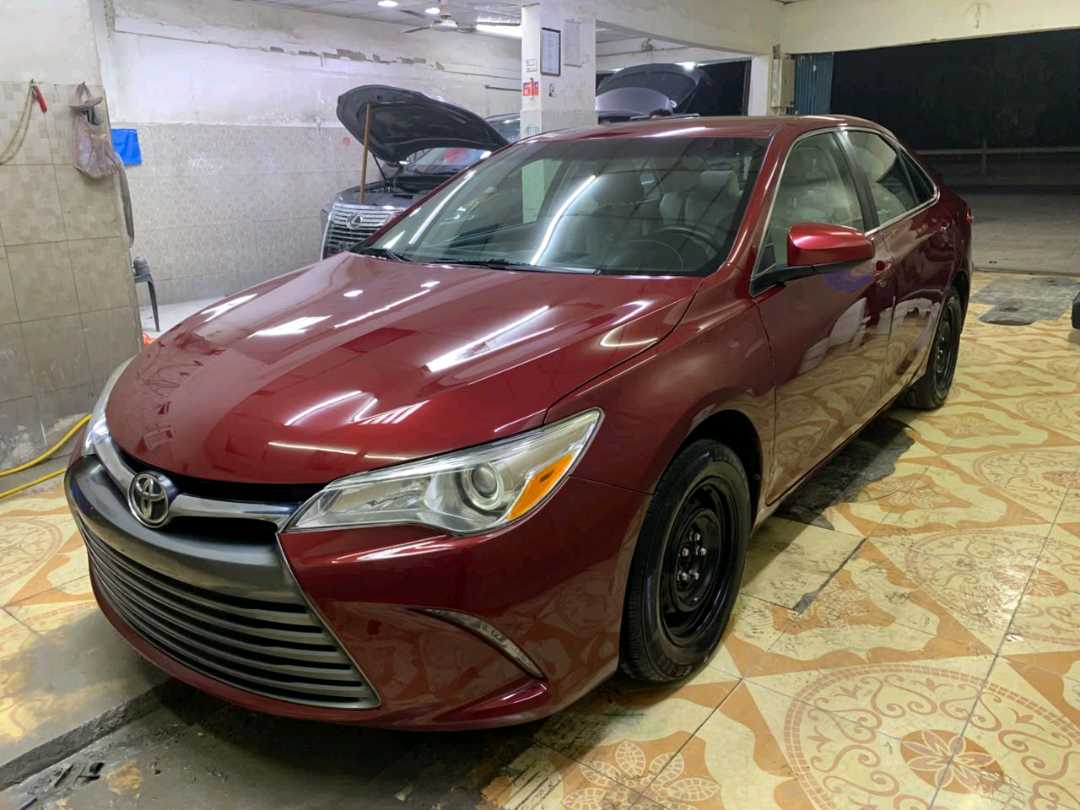 Car Image 2017 TOYOTA CAMRY LE