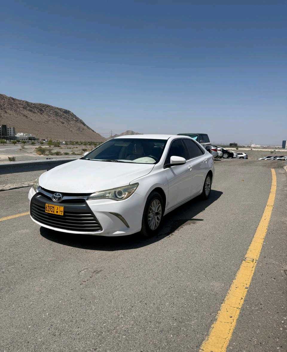 Car Image 2016 TOYOTA CAMRY LE