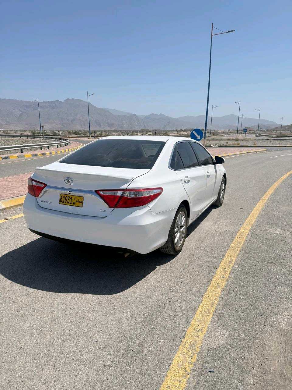 Car Image 2016 TOYOTA CAMRY LE