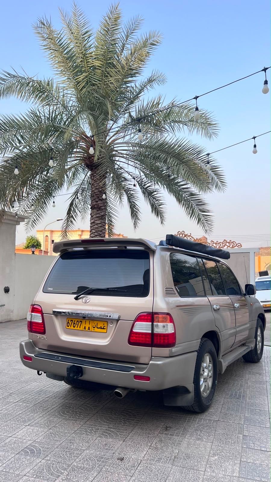 Car Image 2004 TOYOTA LAND CRUISER GX.R