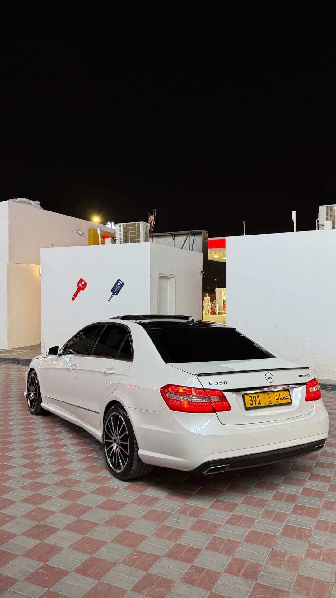 Car Image 2014 MERCEDES E Class 350