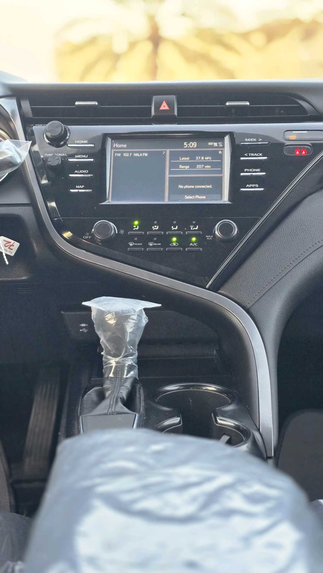 Car Image 2019 TOYOTA CAMRY LE
