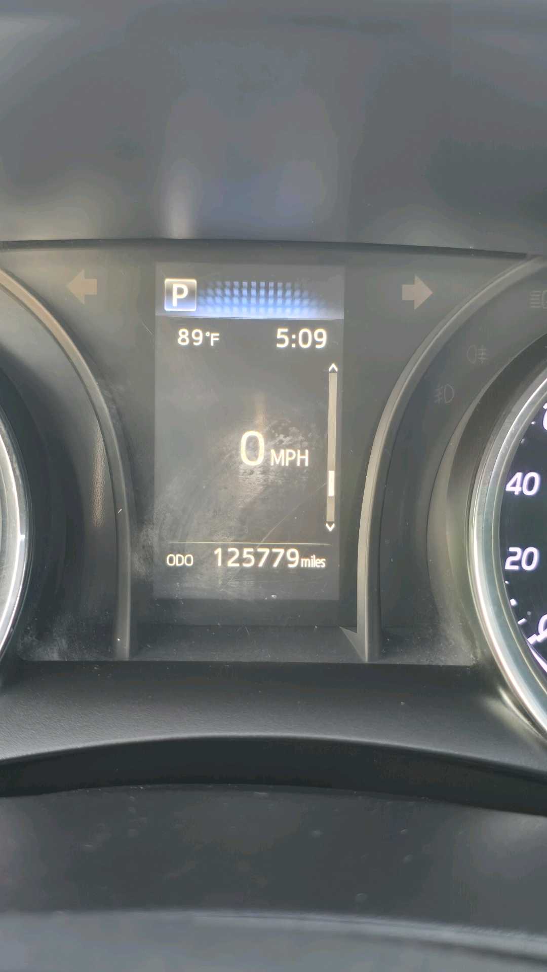 Car Image 2019 TOYOTA CAMRY LE