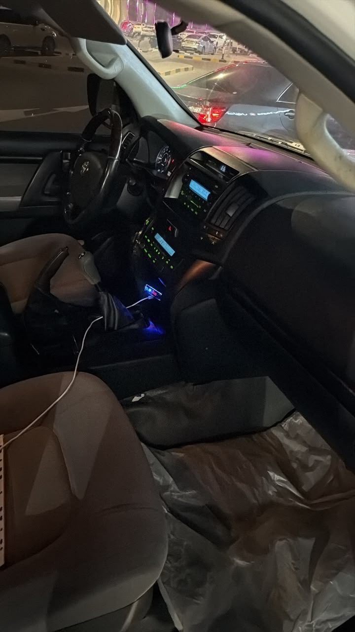 Car Image 2008 TOYOTA LAND CRUISER GX