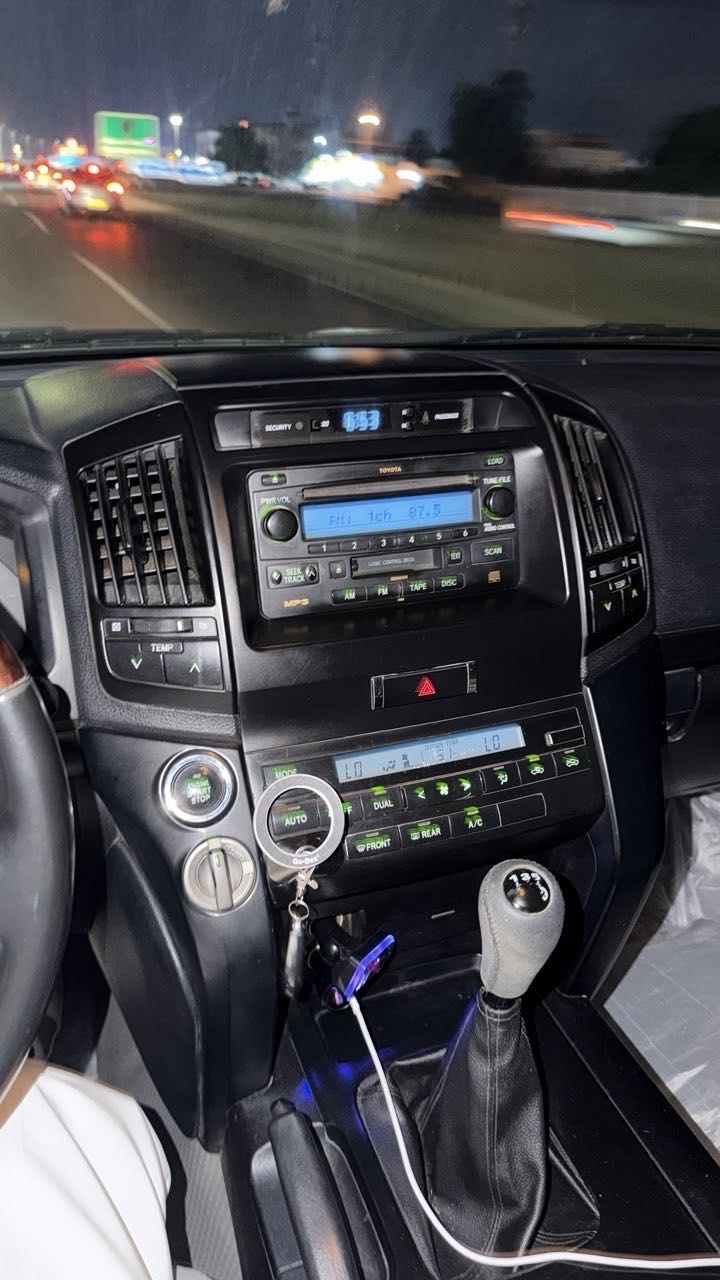 Car Image 2008 TOYOTA LAND CRUISER GX