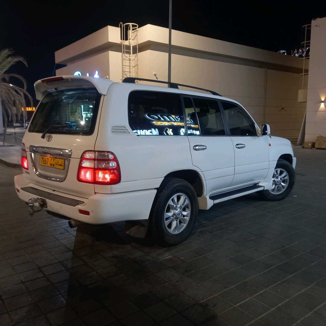 Car Image 2001 TOYOTA LAND CRUISER VX.R