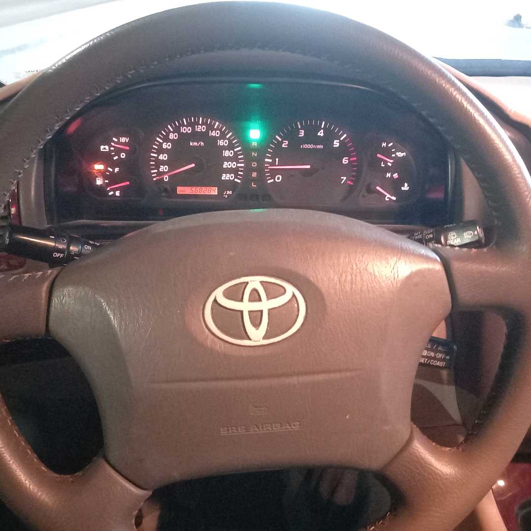 Car Image 2001 TOYOTA LAND CRUISER VX.R