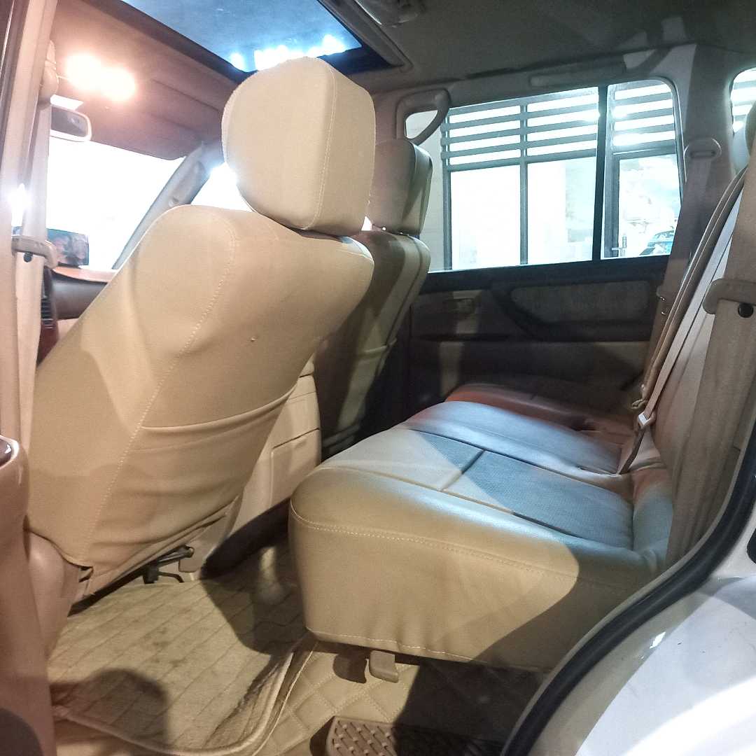 Car Image 2001 TOYOTA LAND CRUISER VX.R